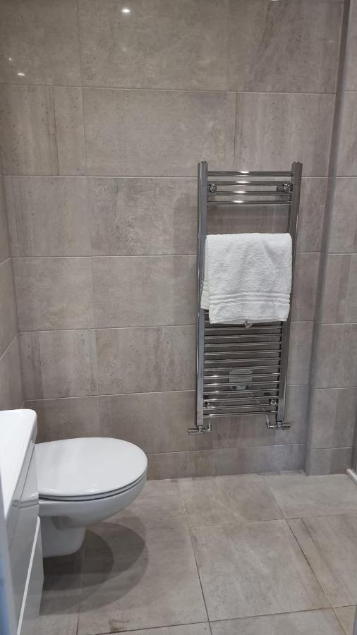 Jasmin Apartments - Luxury 1 & 2 Bedroom Units With Free Parking Bushey Esterno foto