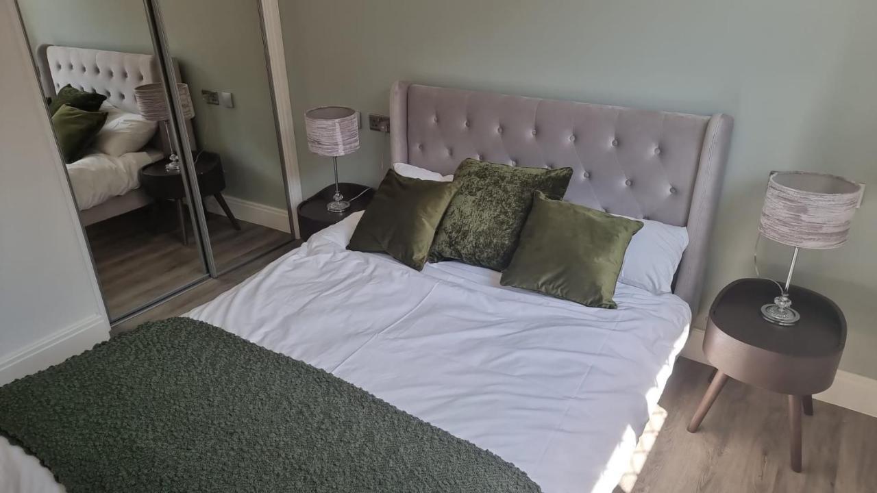 Jasmin Apartments - Luxury 1 & 2 Bedroom Units With Free Parking Bushey Esterno foto