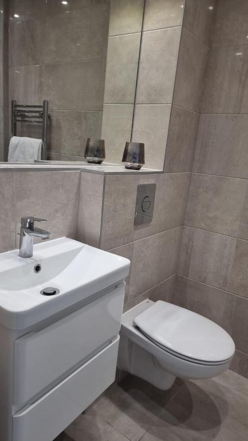 Jasmin Apartments - Luxury 1 & 2 Bedroom Units With Free Parking Bushey Esterno foto