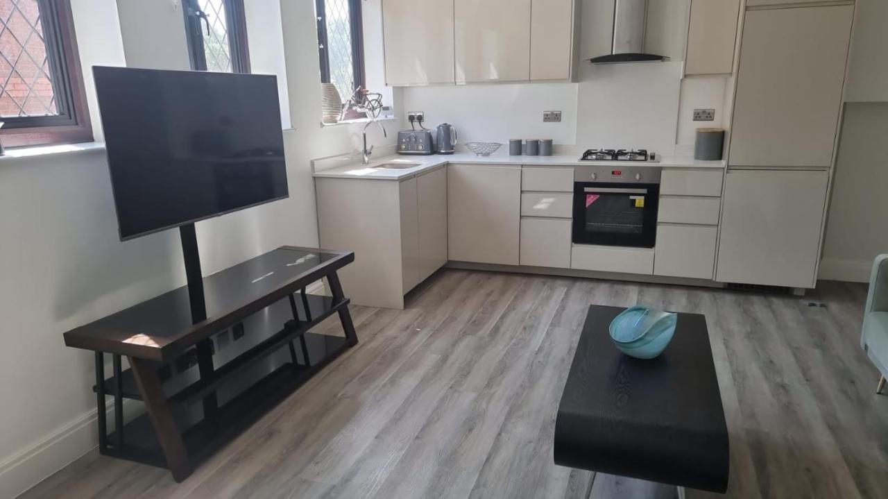 Jasmin Apartments - Luxury 1 & 2 Bedroom Units With Free Parking Bushey Esterno foto
