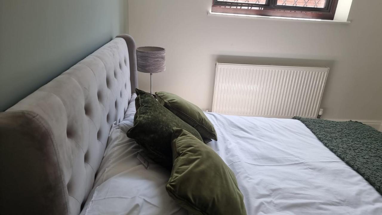 Jasmin Apartments - Luxury 1 & 2 Bedroom Units With Free Parking Bushey Esterno foto