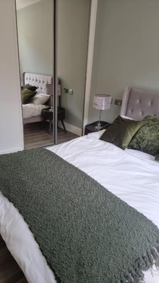 Jasmin Apartments - Luxury 1 & 2 Bedroom Units With Free Parking Bushey Esterno foto