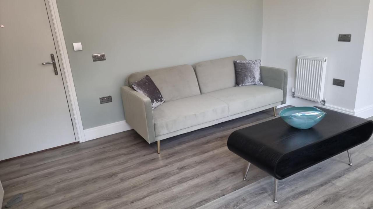 Jasmin Apartments - Luxury 1 & 2 Bedroom Units With Free Parking Bushey Esterno foto