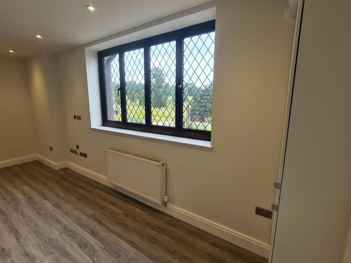 Jasmin Apartments - Luxury 1 & 2 Bedroom Units With Free Parking Bushey Esterno foto